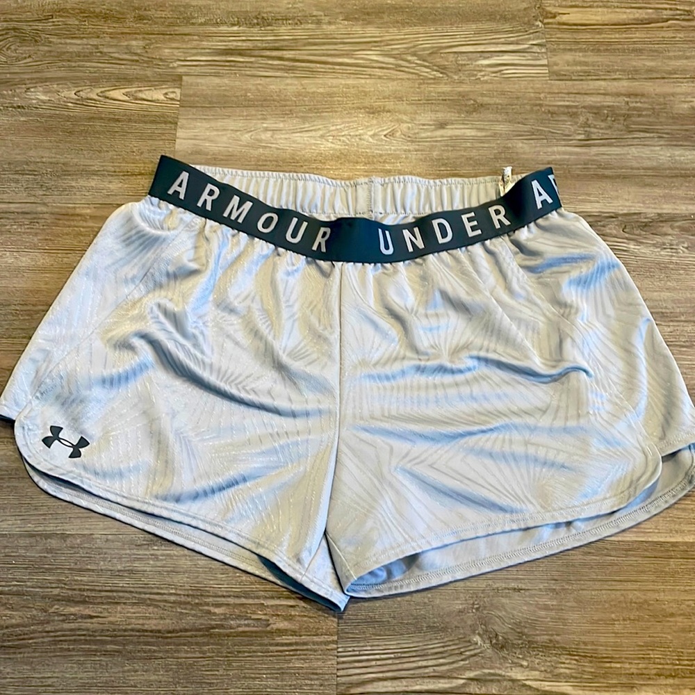 Gray heat gear under Armour shorts